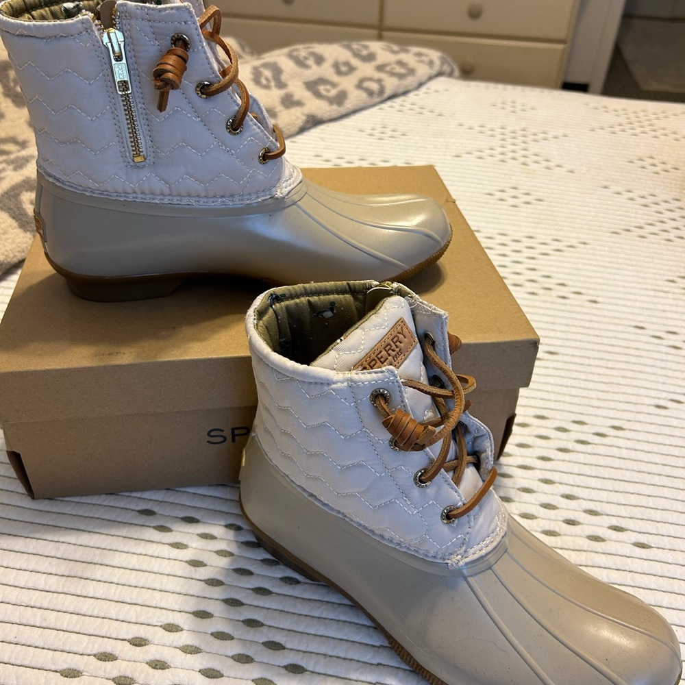 Sperry quilted boots